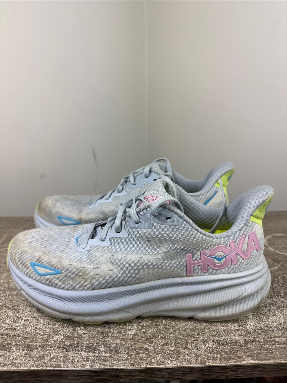 Hoka Mach 6 women’s running gym walking shoes pink blue size 8B green